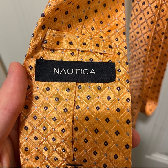 Nautica 100% Silk Geometric Tie - Picture 2 of 4